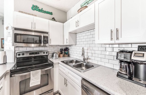 Corpus Christi Condo | Pet-Friendly Beach Retreat with Pool, Hot Tub, and Easy Gulf Access