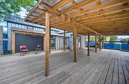 Harper House | Pet-Friendly Harper Farmhouse w/Large Deck!