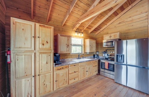 Leakey Cabin | Pet-Friendly Hideaway 13 Mi to Leakey