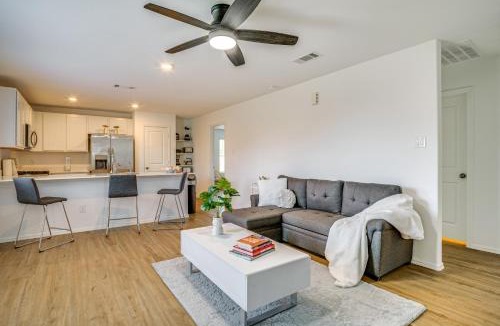 New Caney House | Pet-Friendly Home ~ 4 Mi to Big Rivers Water Park!