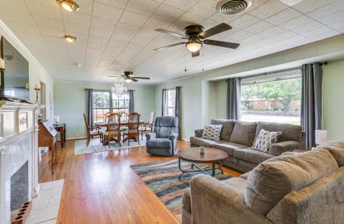 Crowell House | Pet Friendly Home w/Yard & Grill in Crowell!