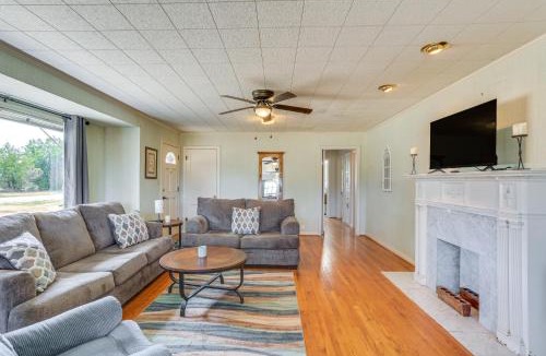 Crowell House | Pet Friendly Home w/Yard & Grill in Crowell!