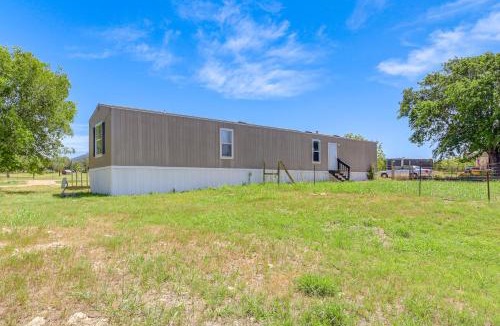 Kempner House | Pet-Friendly Kempner Escape Near Parks & Trails!