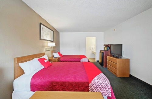 Junction Hotel | Pet-Friendly Lodge Near I-10 – Clean & Convenient for Travelers l 3 Rooms