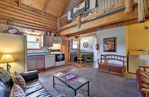 Spanish Valley Cottage | Pet-friendly Moab Cabin w/Mtn Views & Bbq!