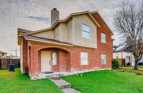 South Arlington House | Pet Friendly! Renovated Arlington Home Near AT&T
