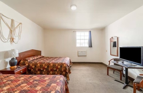 Brownsville Hotel | Pet-Friendly Room near Historic Brownsville Museum & Downtown Attractions
