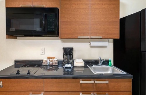 Bozeman Hotel | Pet-Friendly Room w/Full Kitchen Near Downtown & Attractions! | Free Parking