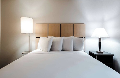 Park Central Hotel | Pet-Friendly Stay in Richardson! Close to NorthPark Center! FREE Parking Onsite