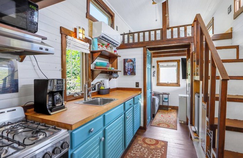 Dripping Springs House | Pet-Friendly Tiny Home in Dripping Springs w/Hill Country Views