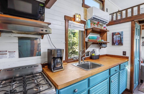 Dripping Springs House | Pet-Friendly Tiny Home in Dripping Springs w/Hill Country Views