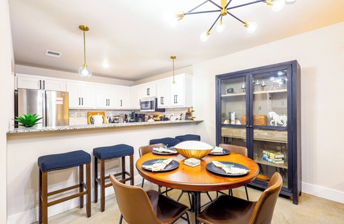 Belton House | Pet-Friendly UMHB Walkable Downtown Fire Pit Hot Tub
