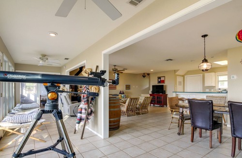 Tow House | Pet-Friendly Vacation Rental in Texas!