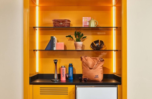 Cole Apartment | Pet Friendly + Well Equipped Corner Suite