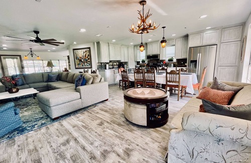 Granbury House | ❤️ Pickleball, Pool Table, Ping Pong, 4Bd 2bath quiet edition on quiet lake cove.