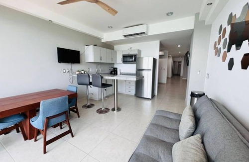Zona Dorada Apartment | pie de playa y con vista al mar by Gpsrentas