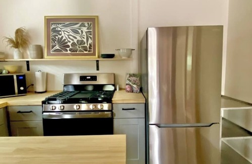Blackshear-Prospect Hill House | Pink Bungalow . Sweet Location. Walkability