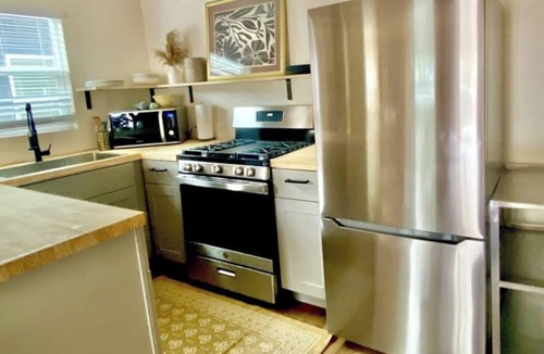 Blackshear-Prospect Hill House | Pink Bungalow . Sweet Location. Walkability