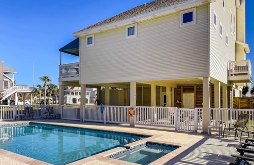 Pirates Beach West House | Pirates Beach West | Gated Pool & Hot Tub | Walk to Beach!