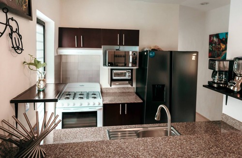 Merida House | Piscina grande, 3 recamaras, 3 baños, Un solo piso. Wifi fibra optica, parking.