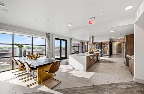 Waller Creek District Hotel | Placemakr Austin Downtown, Apartments by Hilton