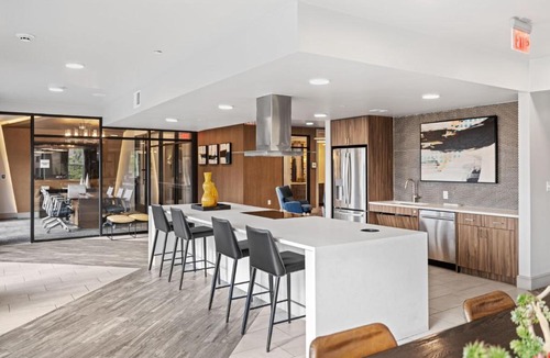 Waller Creek District Hotel | Placemakr Austin Downtown, Apartments by Hilton