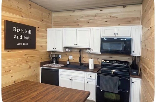Samburg Cabin | Pole Barn Style Lodge located at Reelfoot Lake accommodating to large groups!