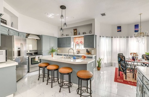 Ederville House | Pool | 4 bedrooms | Downtown