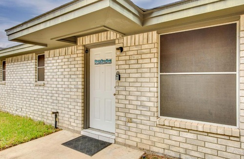 Edinburg Apartment | Pool Access & Work-Ready Comforts! Edinburg Apt
