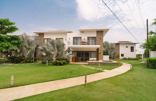 Monterrico Villa | Pool Entry 7 Guests 2 Bedrooms