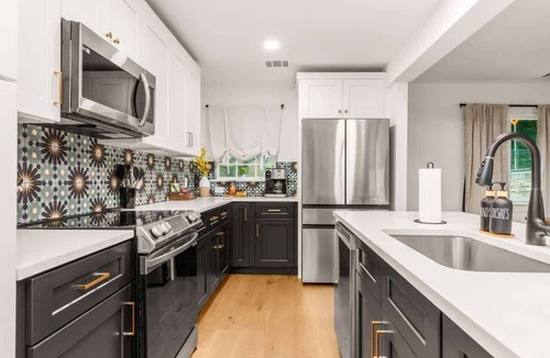 South Lamar House | Pool, Firepit, Mins to DT, SXSW, ACL, Sleeps 6