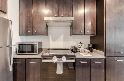 Jarrell Apartment | Pool Home Mins to Austin ER, St David’s & Baylor Scott & White Memorial Hospital