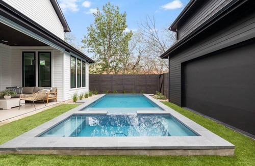 Hyde Park House | Pool, King Beds, Loft | The Frederick - Portoro