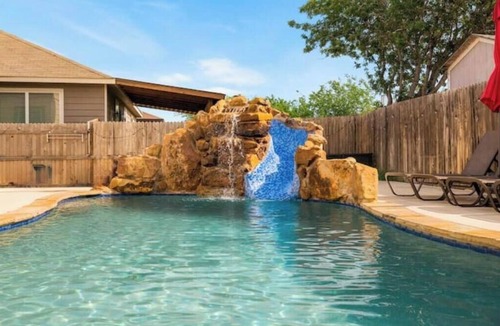 Southside House | Pool , Lackland AFB , Spacious & Family-Friendly