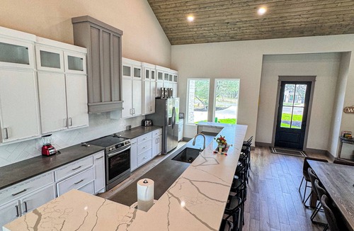 Sabinal House | POOL SPA FRIO RIVER GOLF SLEEPS 30