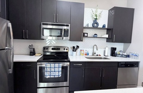 Dallas Apartment | POOL VIEW/DOWNTOWN DALLAS/MEDICAL DISTRICT/DALLAS LOVE FIELD