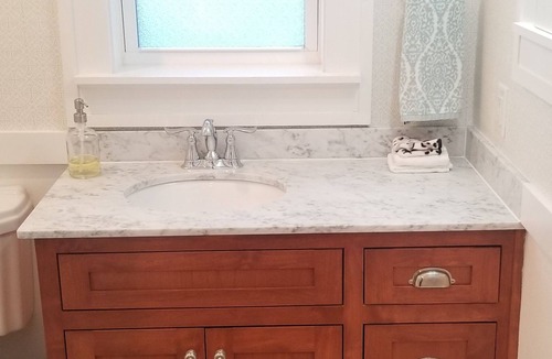 Austin Ave. Apartment | Poolhouse studio, historic neighborhood