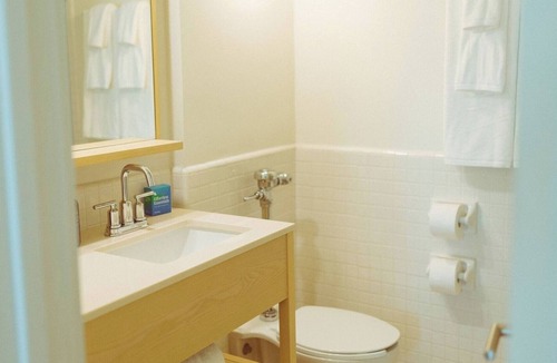 San Jacinto Hotel | Poolside Balcony + King Bed | Rooftop Bar & Walk to Attractions