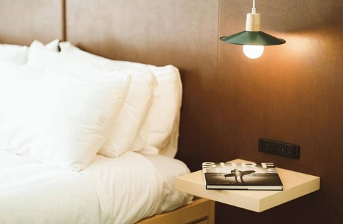 San Jacinto Hotel | Poolside Balcony + King Bed | Rooftop Bar & Walk to Attractions