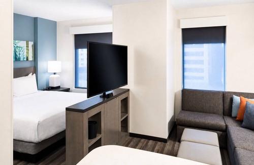 Tempe Hotel | Poolside Comfort with Free Breakfast in Tempe – Walk to Lake Trails - 2 Units