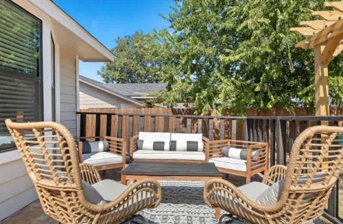 Round Rock House | Poolside Paradise Game Room Fire Pit Hot Tub