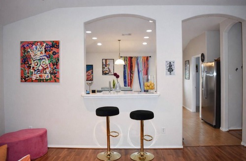 Belton Apartment | Pop Art Extravaganza @ SPG Europa in Temple TX