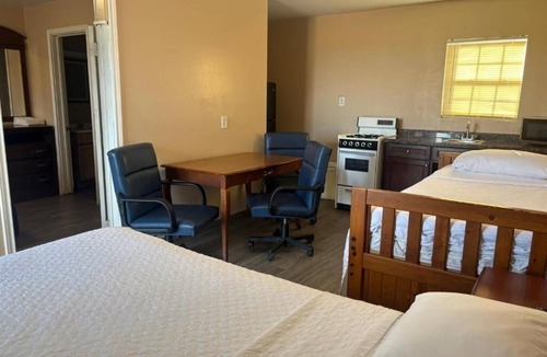 Flour Bluff Hotel | Practical Stay Near Padre Island National Seashore | Easy Road Access & Parking