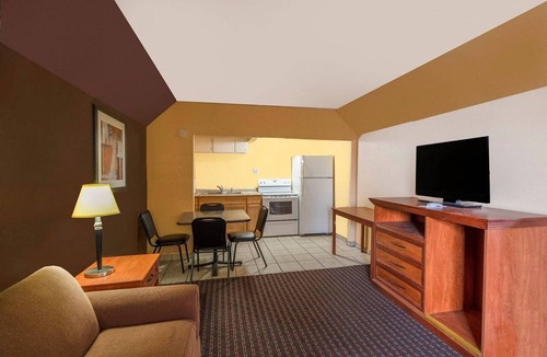 Odessa Apartment | Premium 2 Queen Bed with Kitchenette