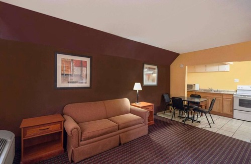 Odessa Apartment | Premium 2 Queen Bed with Kitchenette