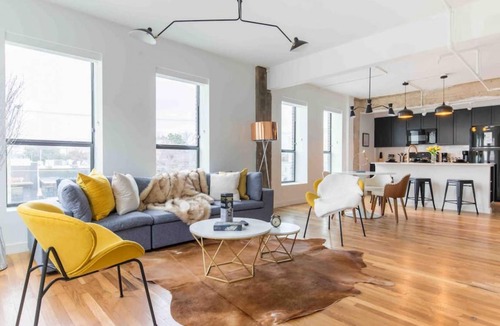 Turtle Creek Apartment | Prestigious Oak Lawn Loft With King Bed