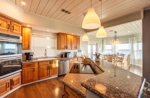 Gilchrist House | Prime | Beachfront | Private Gazebo | Sleeps 14