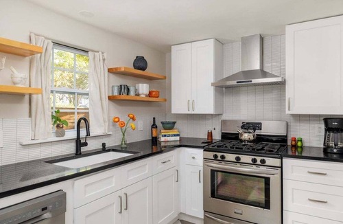 Govalle House | Prime East Side Austin - Casa & Casita Cherico