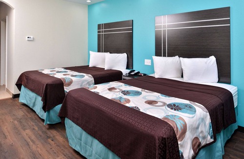 Spring Hotel | Prime Location! 2 Great Units! Close to George Bush Intercontinental Airport!