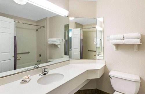 Superstition Springs House | Prime Location! Onsite Pool, Free Breakfast, Free Parking